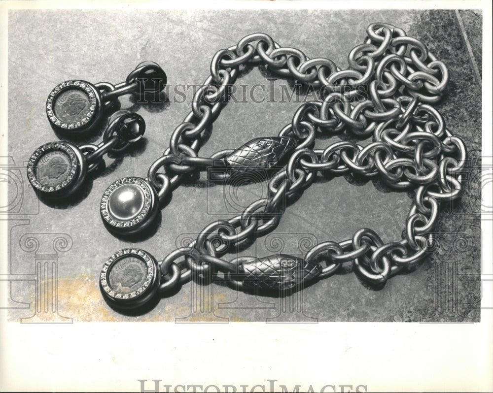 1987 Jewlery Chain Necklaces Roman Coin - Historic Images