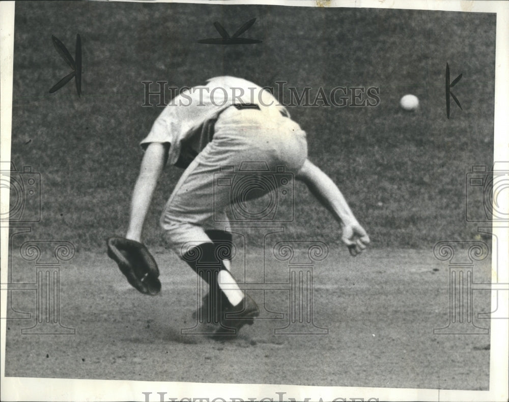 1962 Infielder Headless Yankees Gather Sox - Historic Images