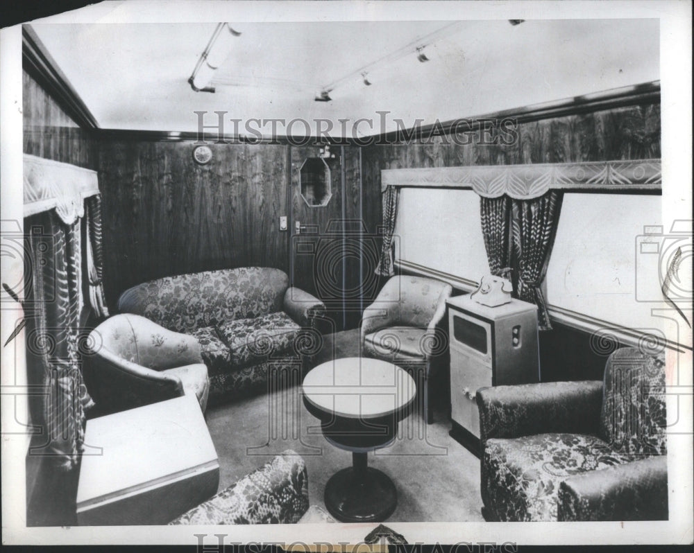 1947 Royal Train Lounge Sofa Tables - Historic Images
