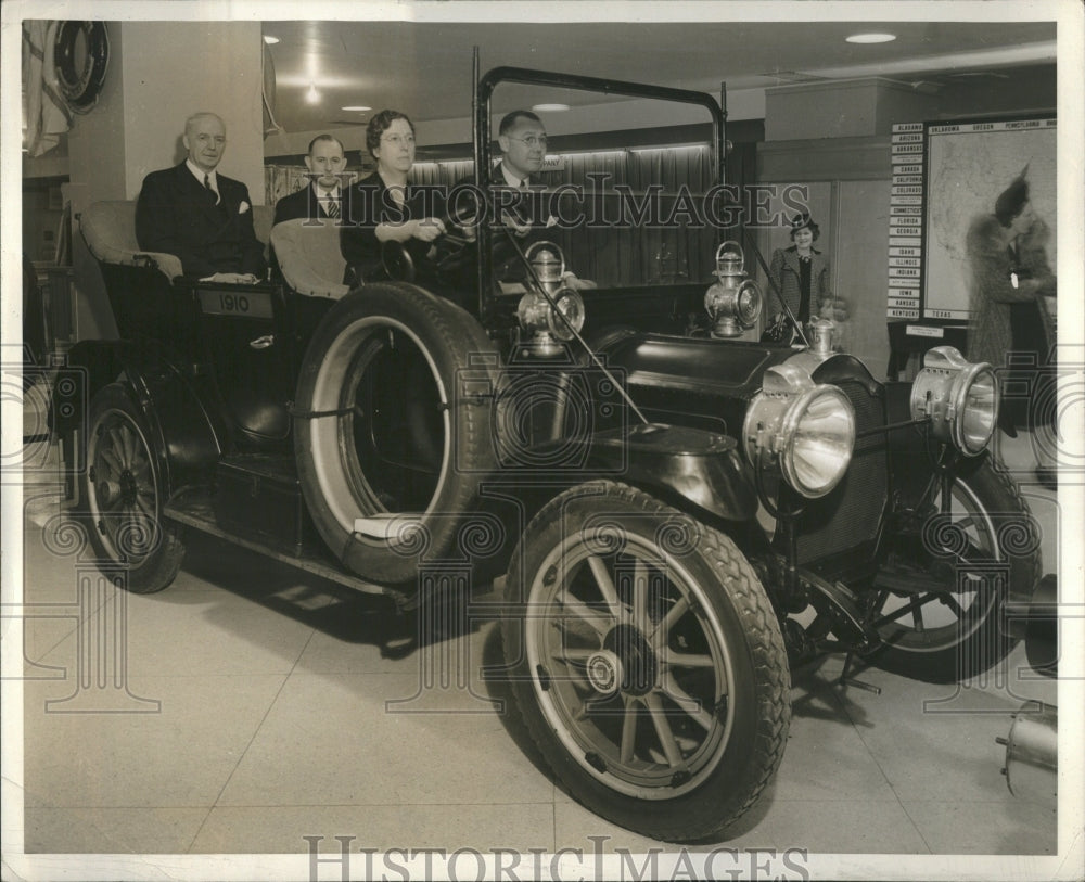 1939 Car AU 82 1910 Packard Model Person - Historic Images
