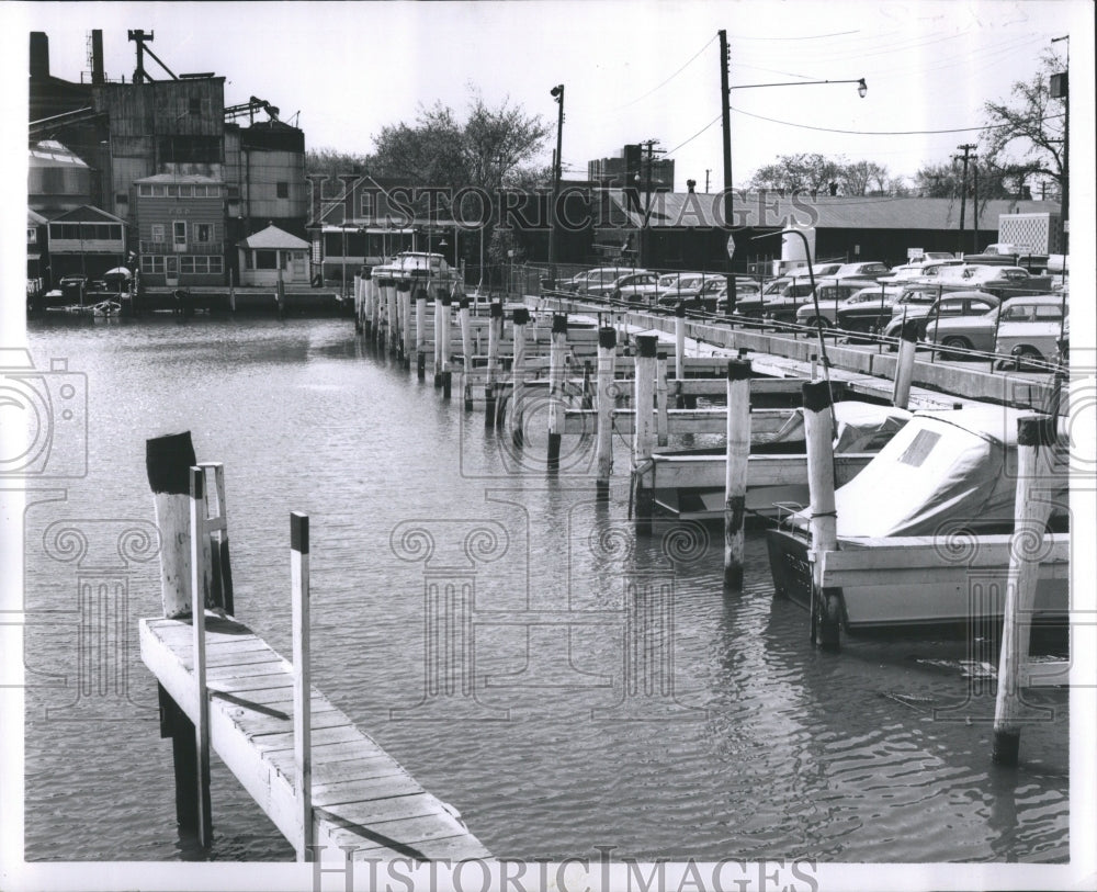 1964 Empty Boat Well due to low water - Historic Images