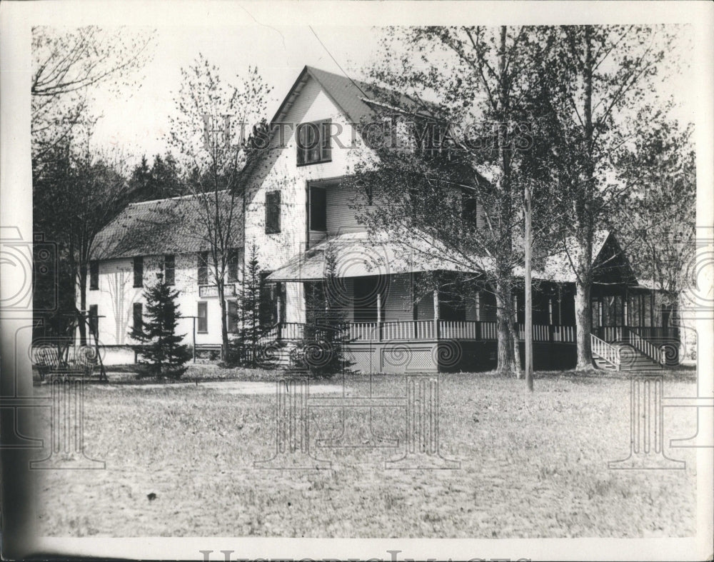 1932 Park Tavern on Burk Lakes - Historic Images