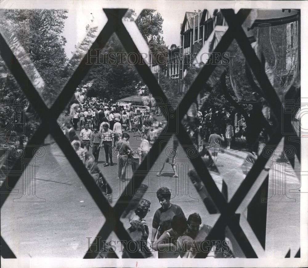 1967 Lincoln Park Old Town Artist Festival - Historic Images