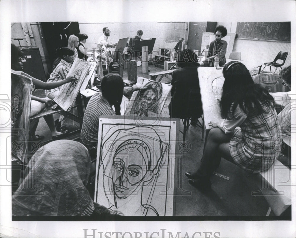 1970 Art Artist School - Historic Images