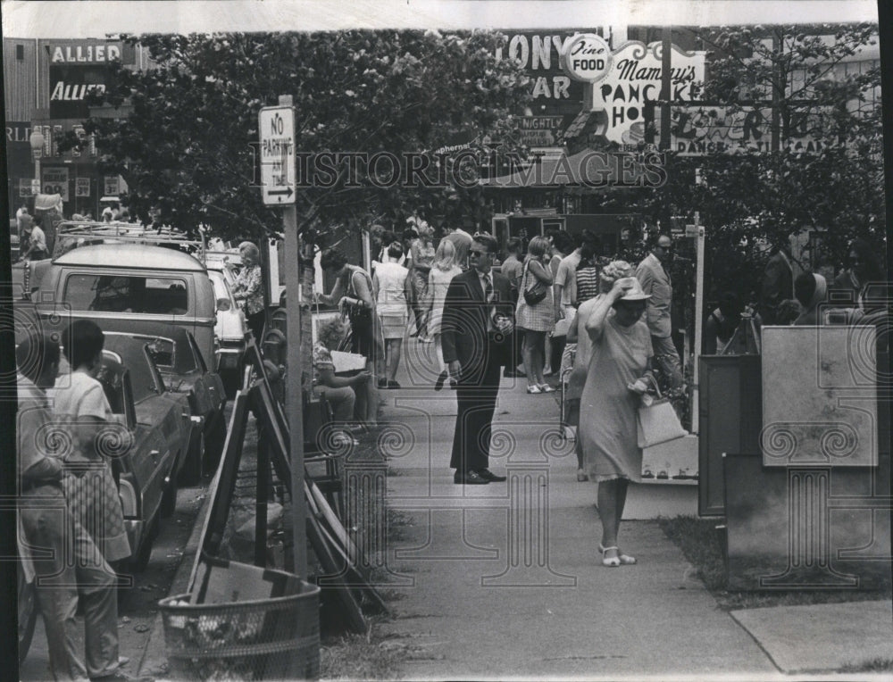 1969 Artists Exhibits Gold Coast Art Fair - Historic Images