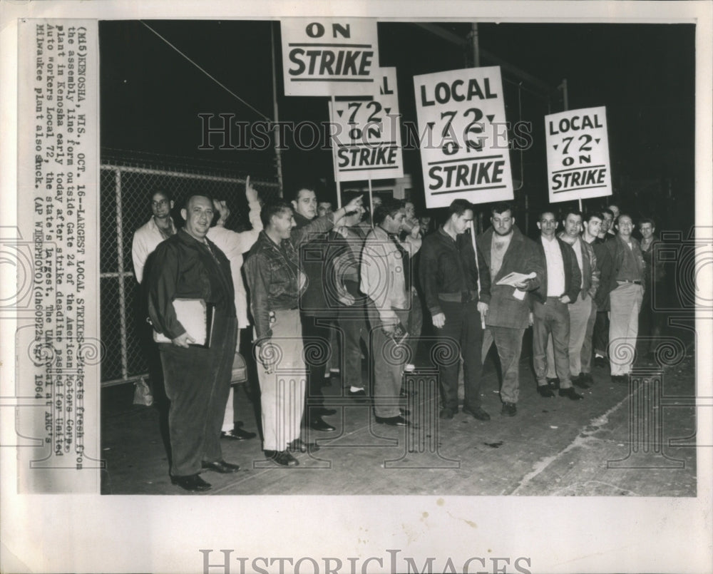 1964 United Auto Workers Local 72 Picket - Historic Images
