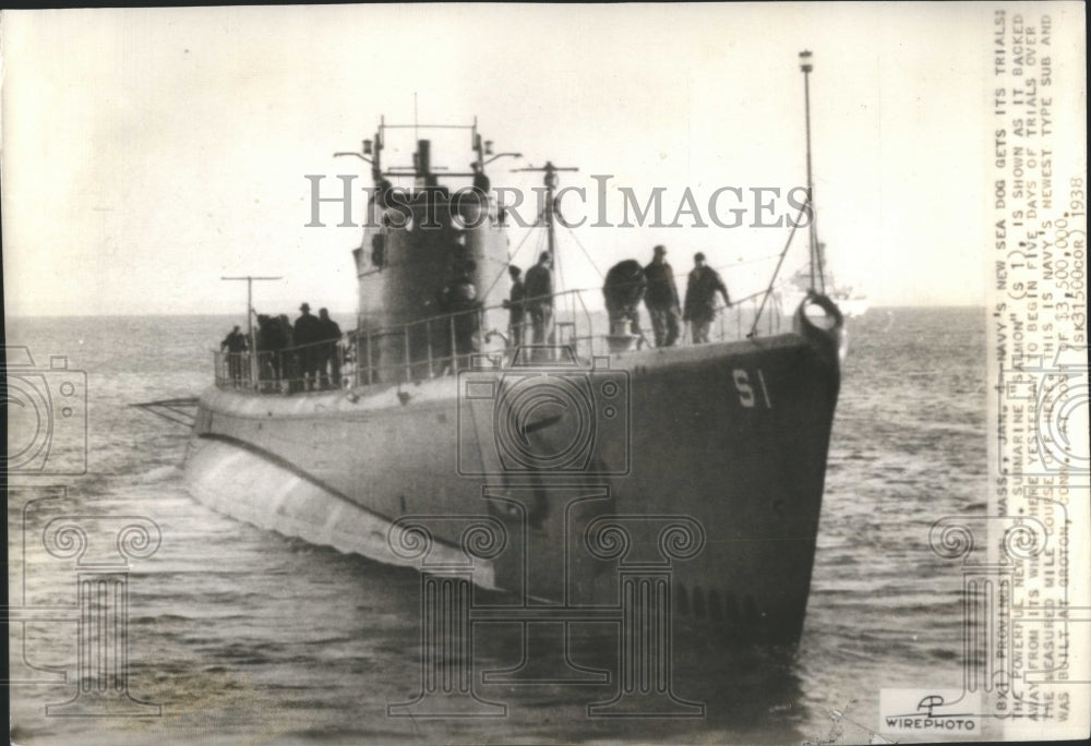 1938 U.S. submarine &quot;Salmon&quot; at its wharf - Historic Images