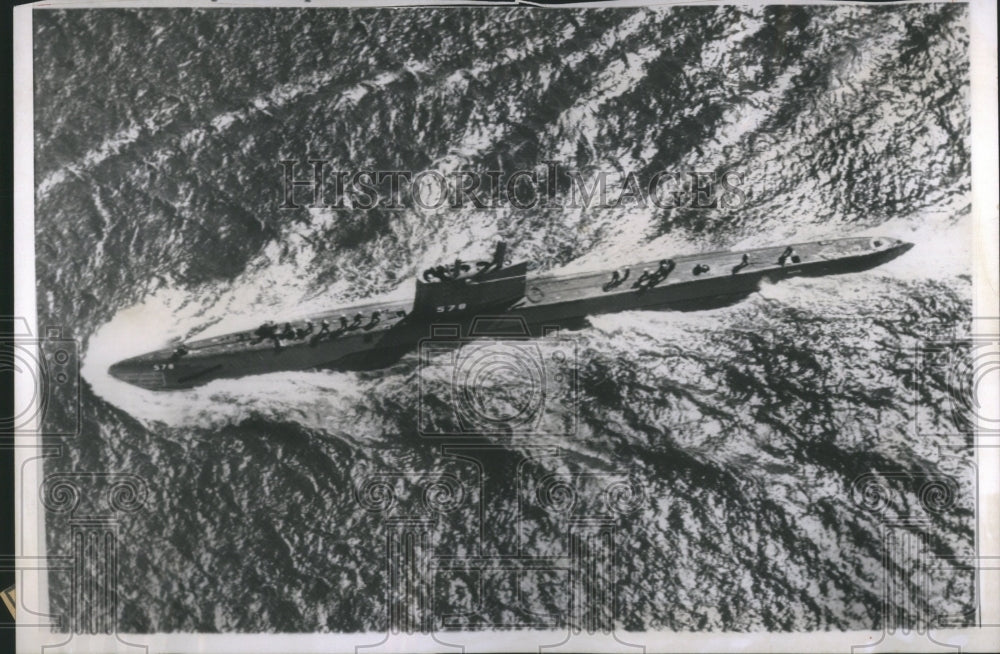 1959 USS Skate Enters New London Harbor - Historic Images