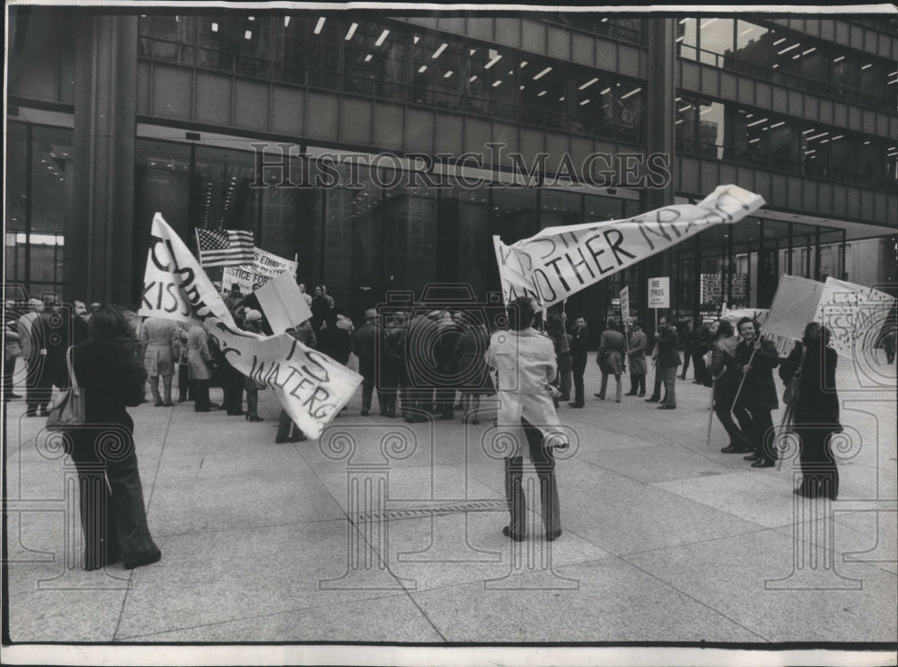 1974 Civic Center Plaza Protest Signs Fall - Historic Images