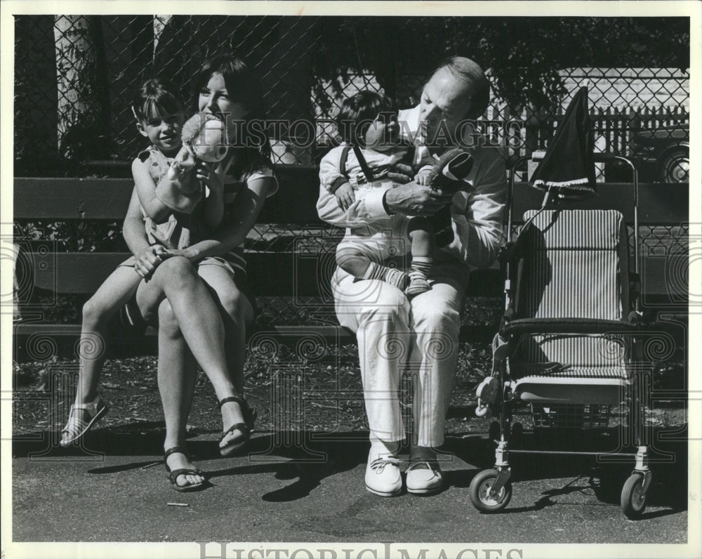 1985 Chicago Park Fathers Day Son Held - Historic Images