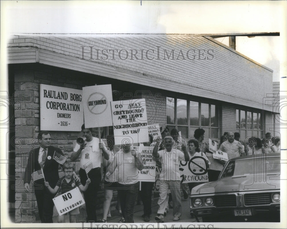 1985 Northwest Side Protest Greyhound Move - Historic Images