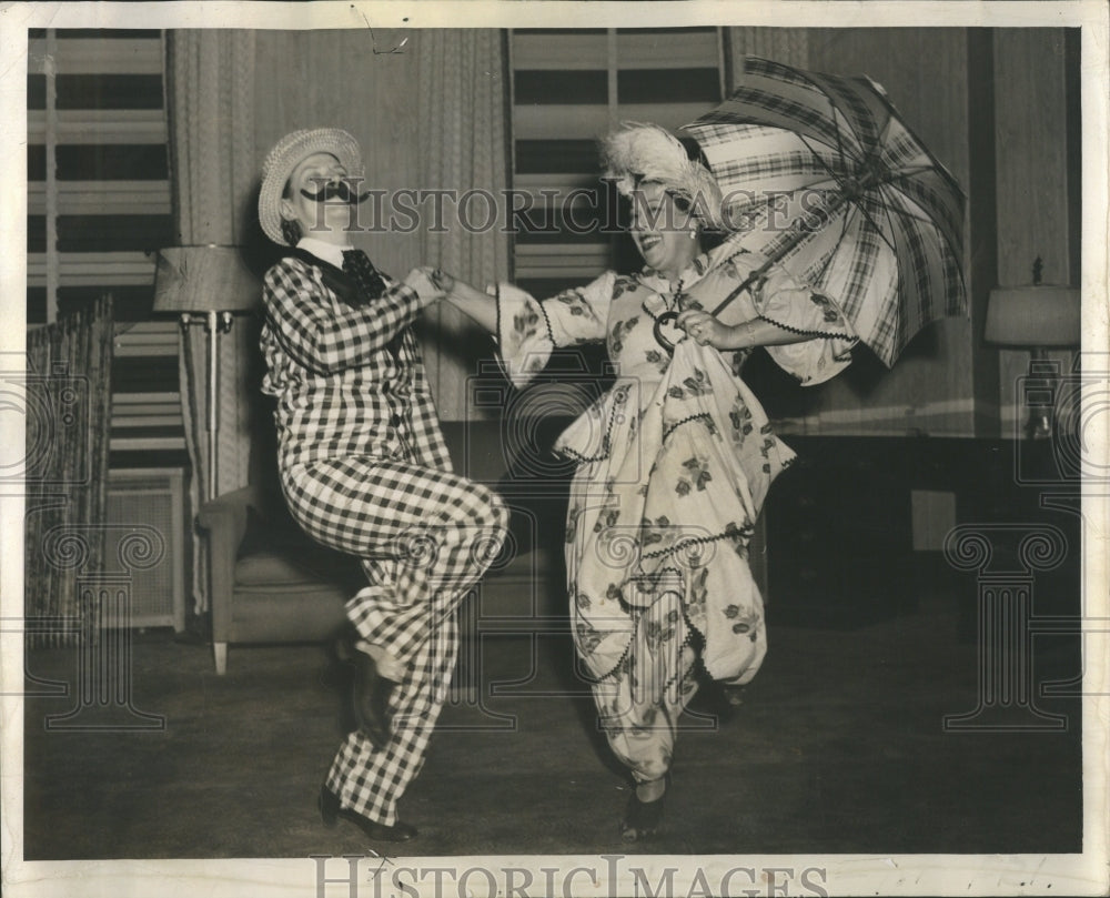 1941 Grandmothers Follies Morrison Hotel - Historic Images