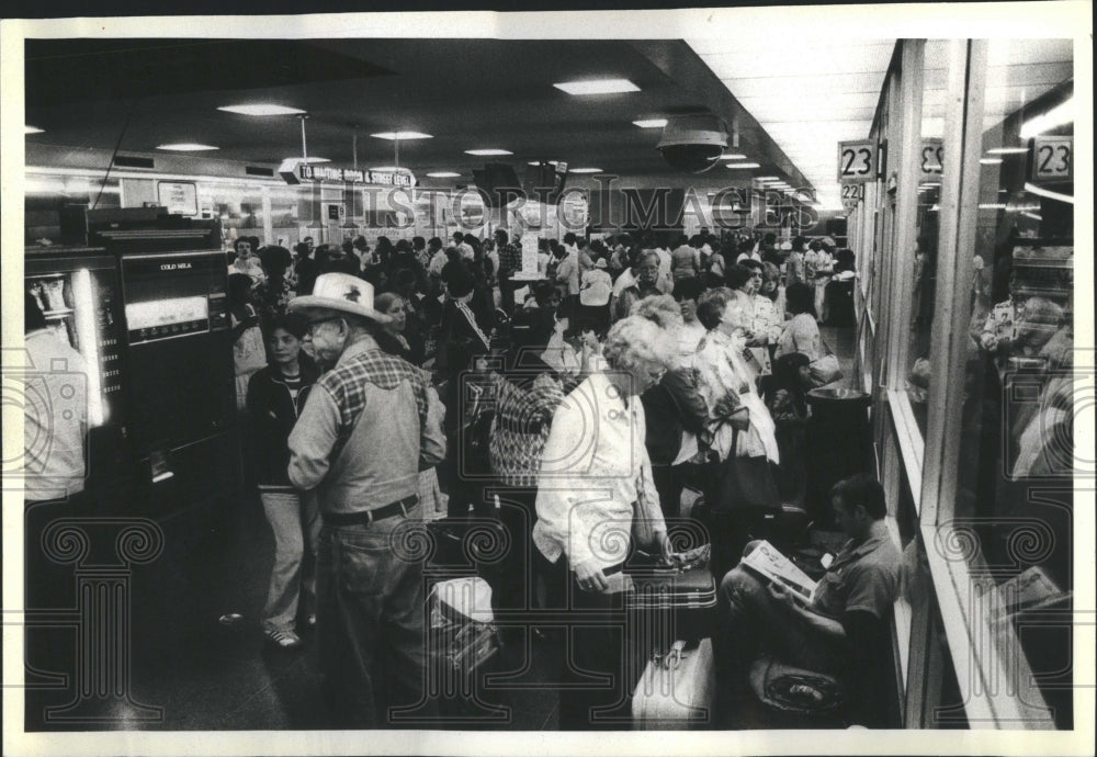 1981 Greyhound Lines Chicago Illinois - Historic Images