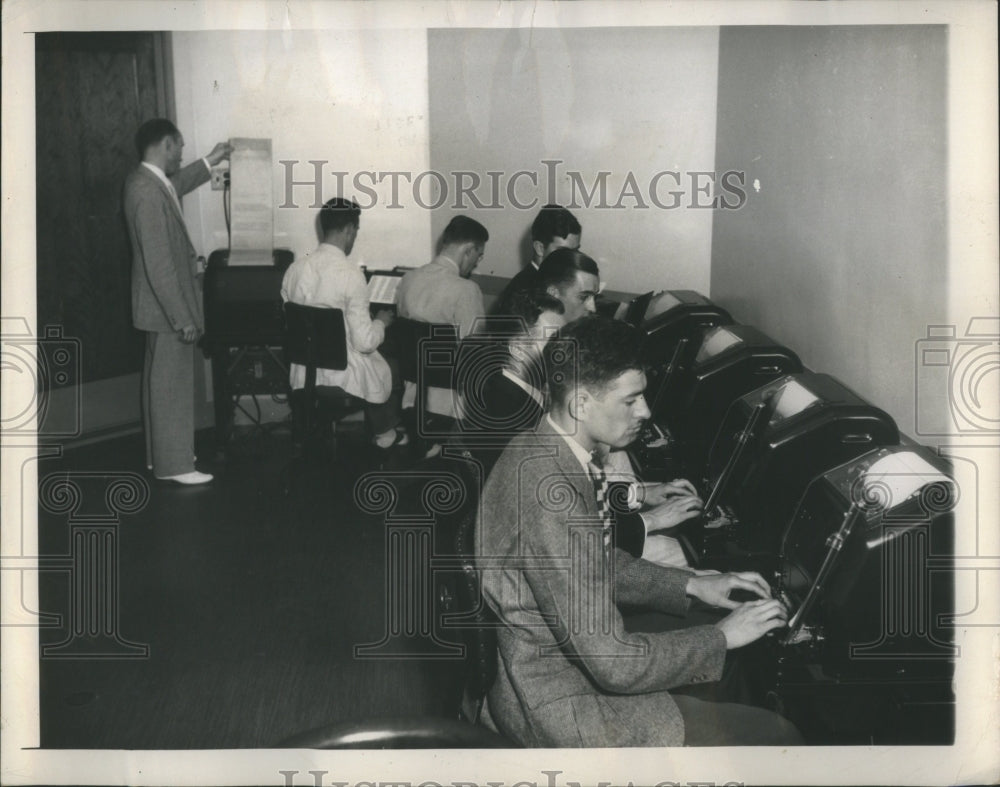 1947 Operators at FBI Office in Washington - Historic Images