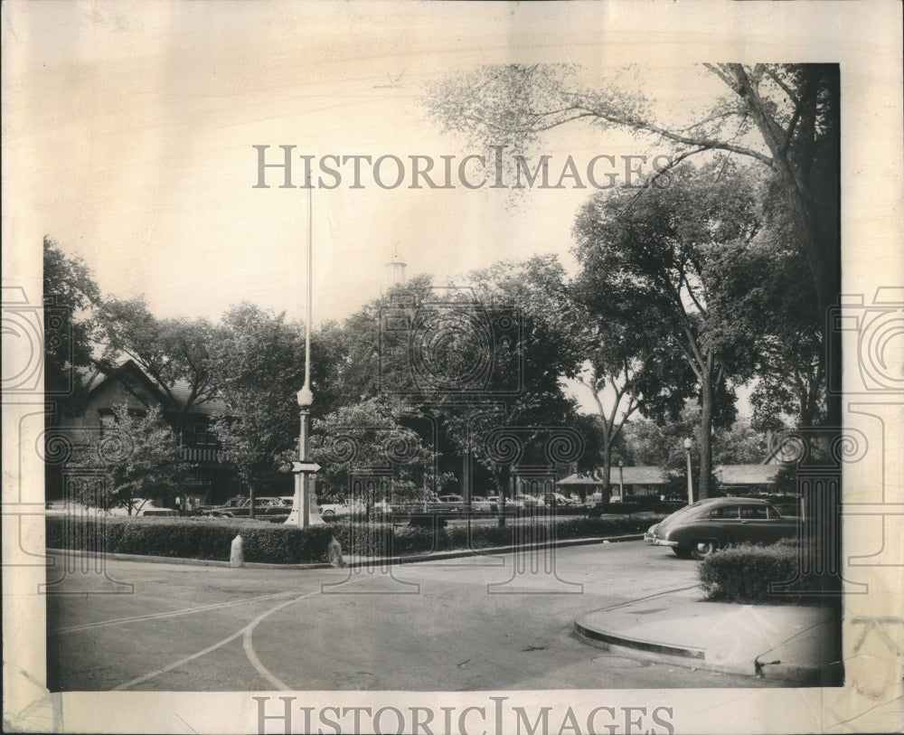 1961 Lake Forest village market square - Historic Images