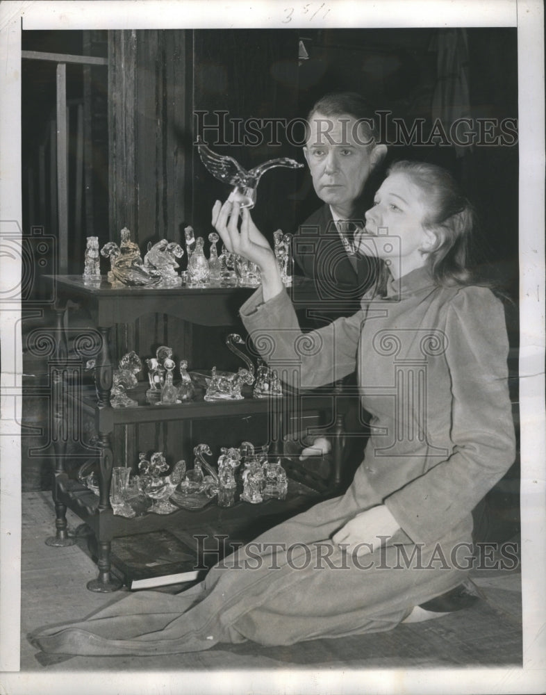 1945 Press Photo Laureate Mother Amanda  Glass Menageri - Historic Images
