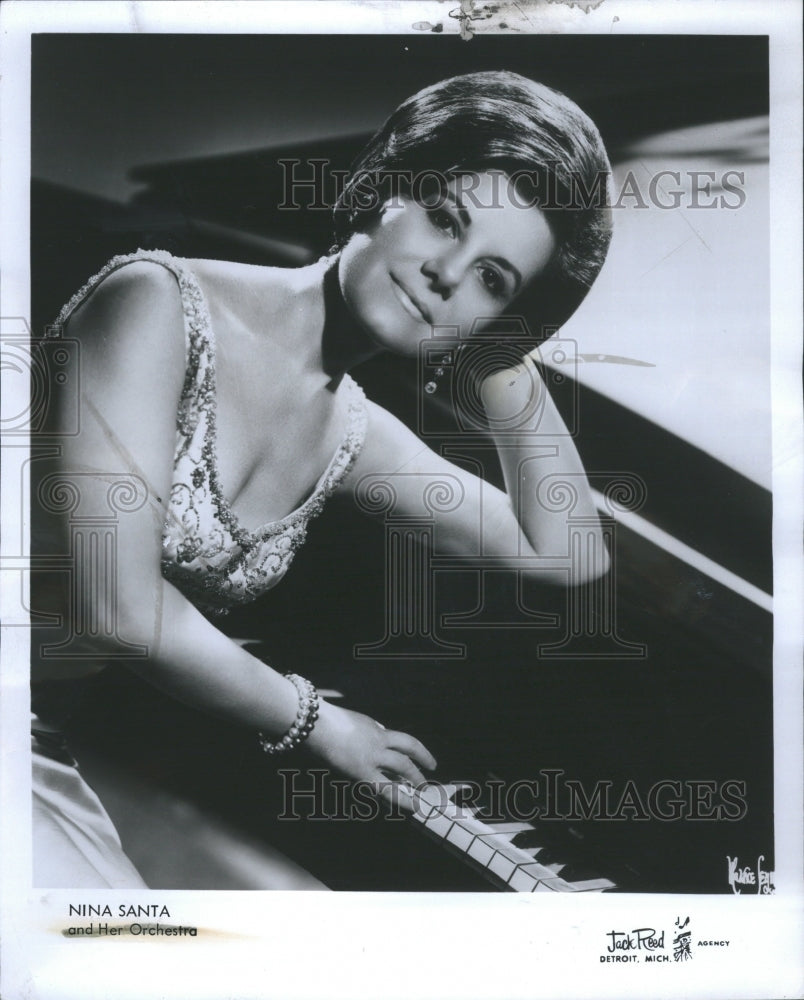 1972 Lovely Pianist Special Night Sunday - Historic Images