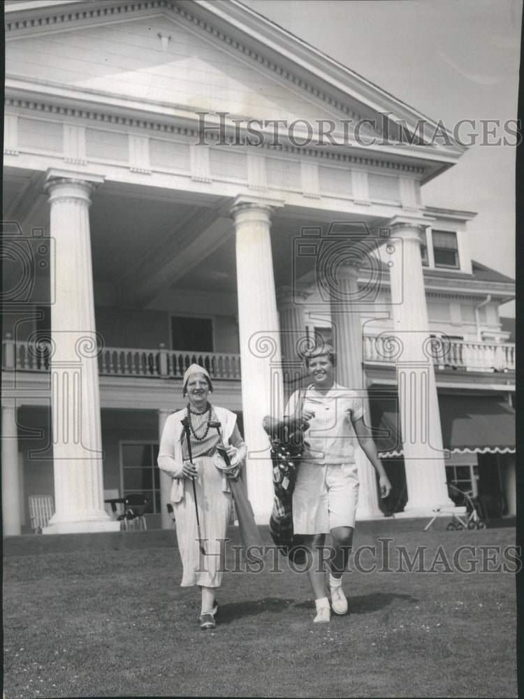 1956 Mrs.William D Cleavenger CC Hammond In - Historic Images