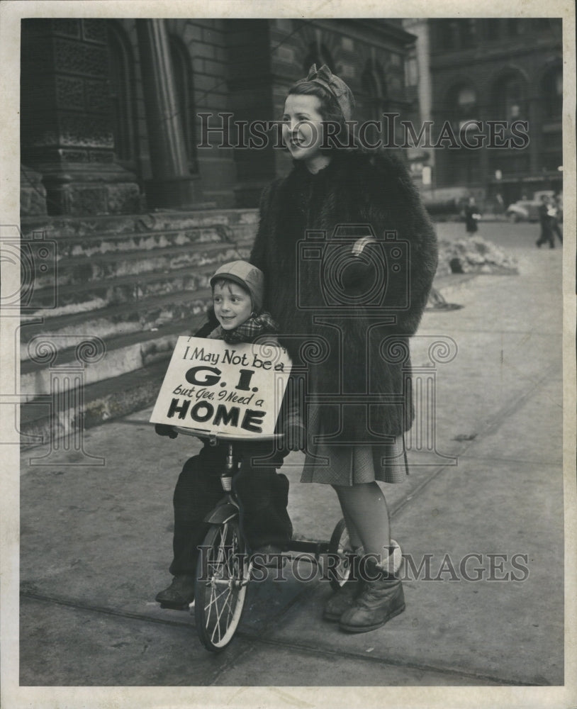 1946 Picketing Battle Home - Historic Images