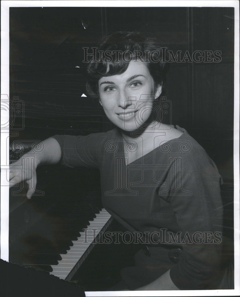 1966 Rita Sloan - Historic Images