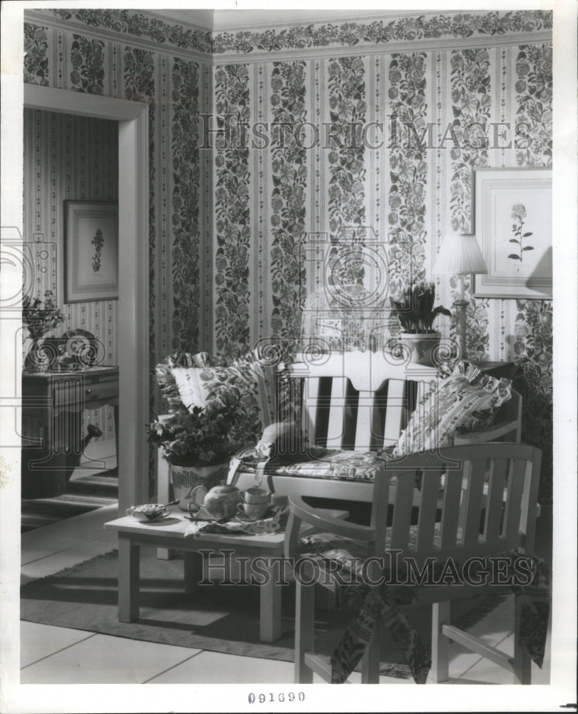 1990 Press Photo Oak Furniture Living Room Throw Pillow - Historic Images