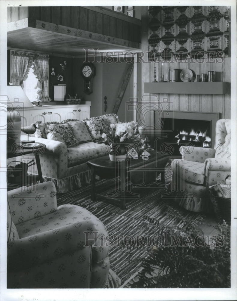 1983 Living Room Open Atmosphere Fire Couch - Historic Images