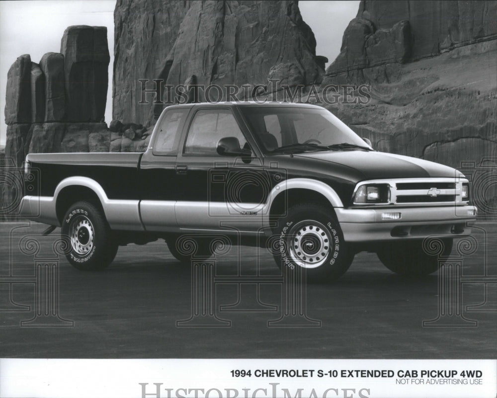 1994 Press Photo Chevrolet S 10 extended Cab 4WD Car