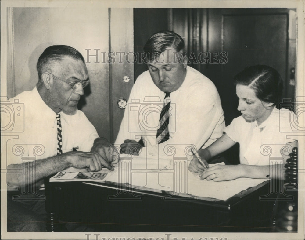 1933 Press Photo W E Gibney H J Bower~~~ Mrs Dorothy