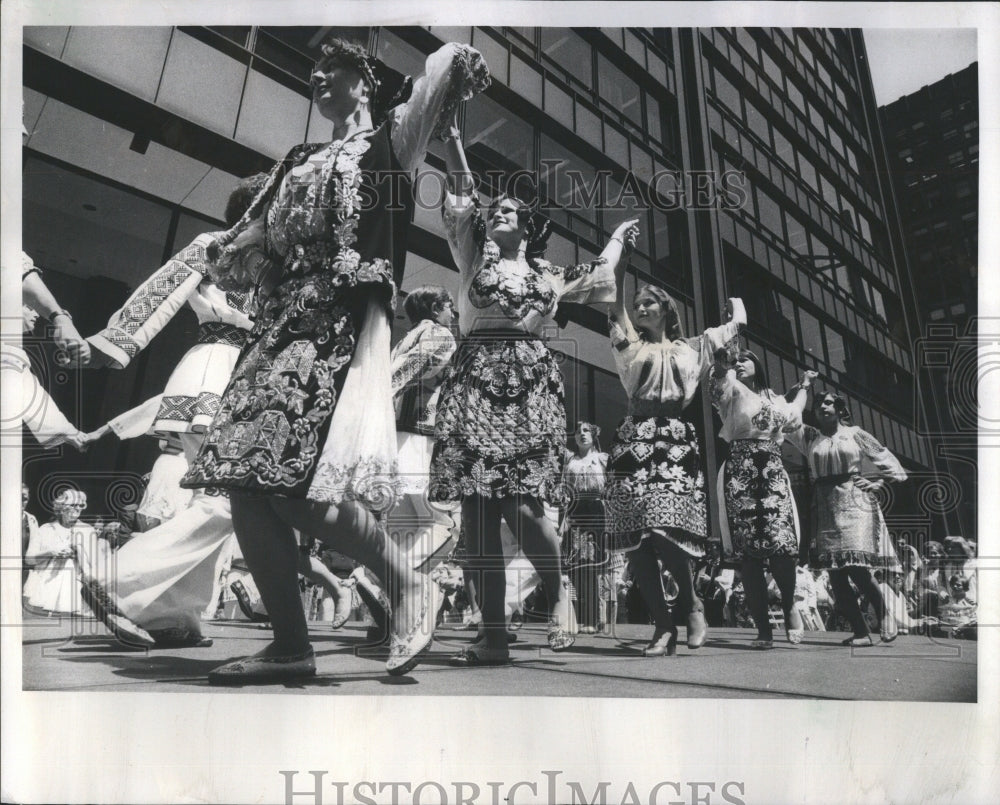 1976 Press Photo Romanians Celebrate Civic Center Dance