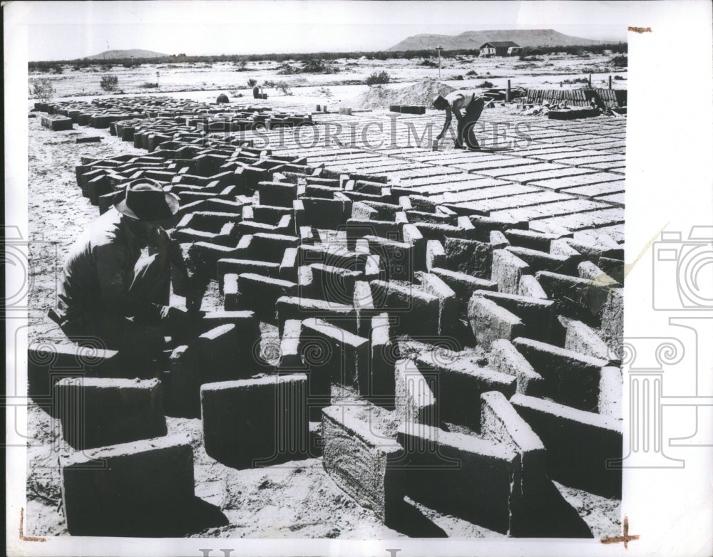 1947 Press Photo House Structure Kind Tribes Term Human