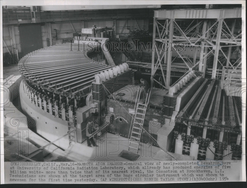 1954 Press Photo University Califonoaon Laboratary Tech