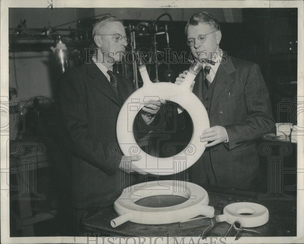 1949 Press Photo Development hinged on sealedoff vacuum