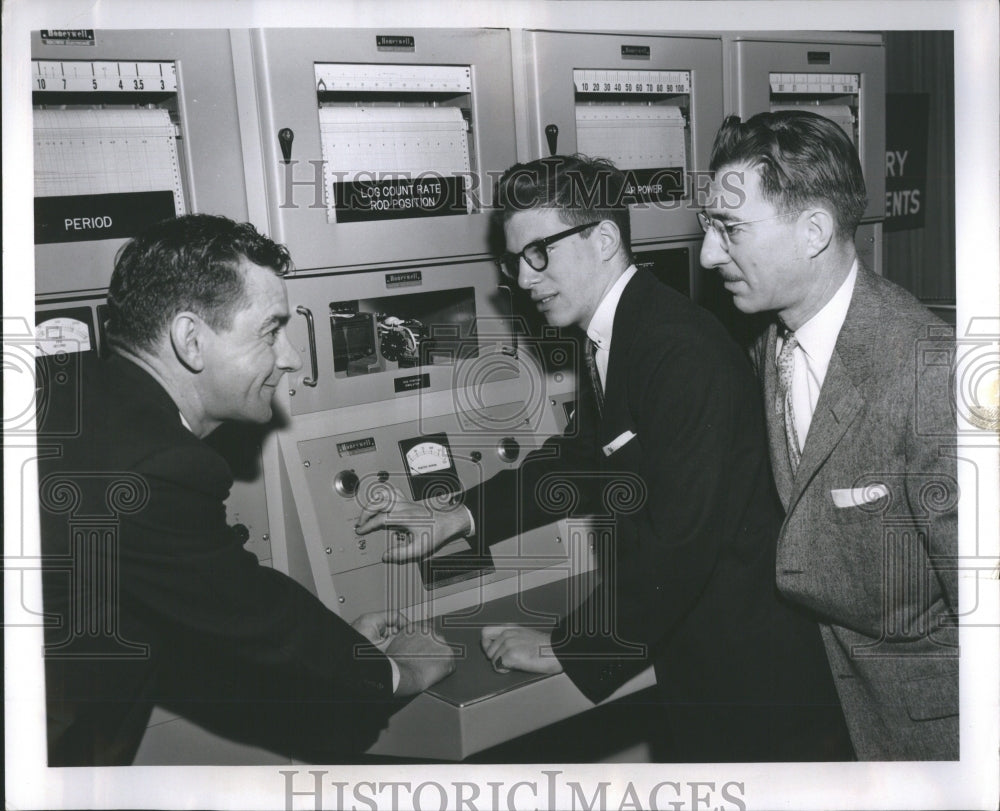 1958 Press Photo Chicago High School South Shore Button