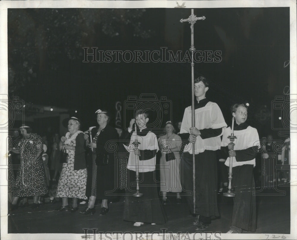 1989 Press Photo Alter Boys Candle Novena Procession