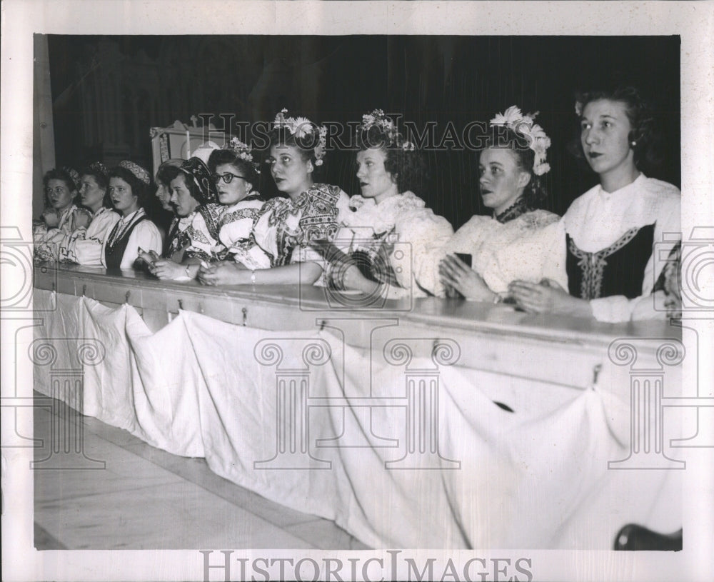 Press Photo Catholic Church novena Special Graces Day