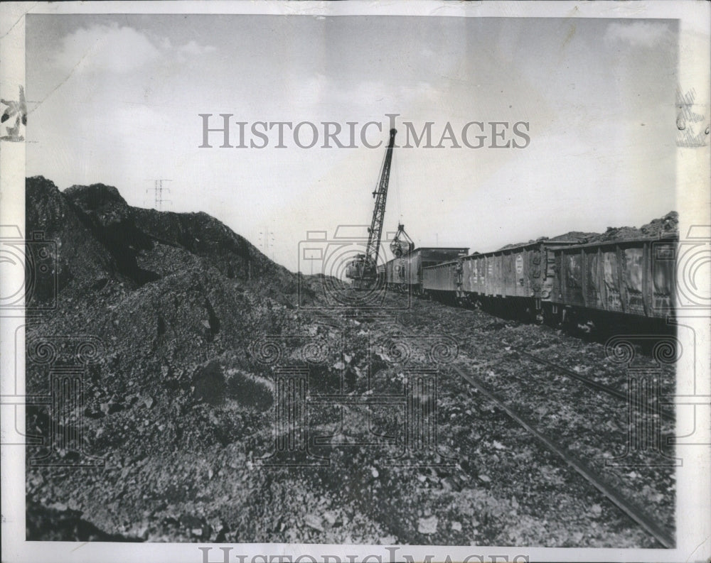 1950 Press Photo Coal Combustible Black Rock Layer Beds