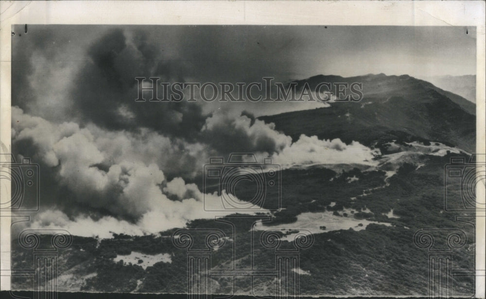 1955 Press Photo Forest Fire Smoke Pillar Santa Barbara