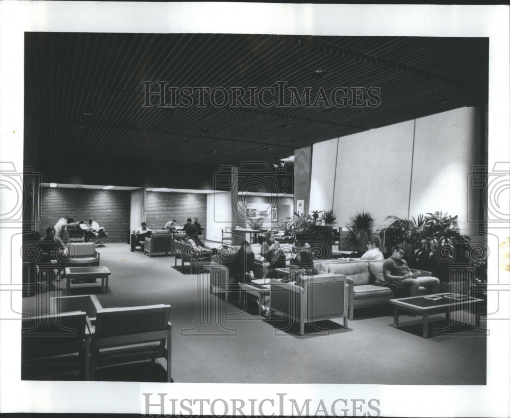 1972 Roosevelt University Press Photo