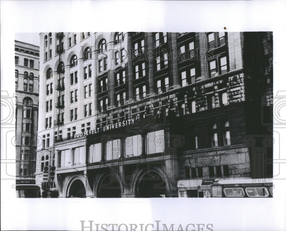 1974 Press Photo Roosevelt University Campus Satellite