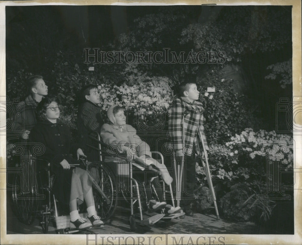 1959 Press Photo Spalding School Children Visit Show