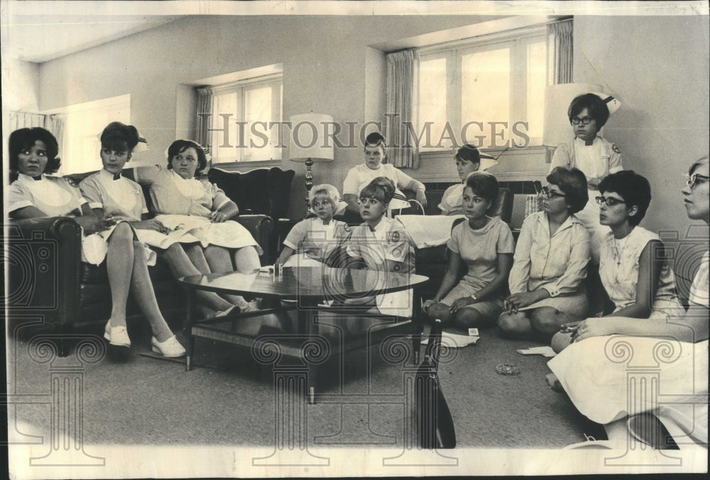 1966 Press Photo Student Nurses in Hospital