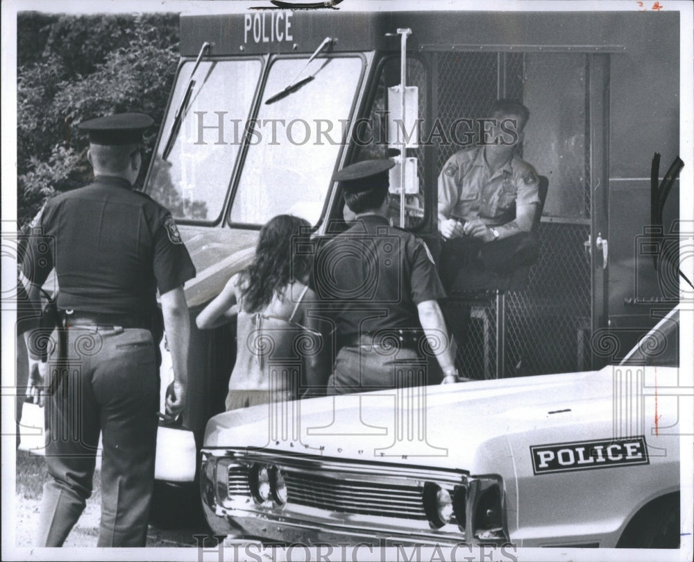 1970 Press Photo Dodge Park Rioter Arrested Language