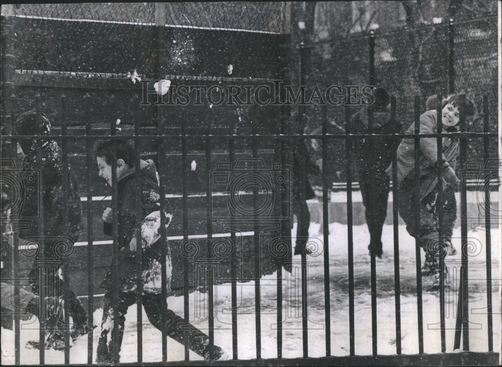 1969 Press Photo LeMayne School Recess Children Playing