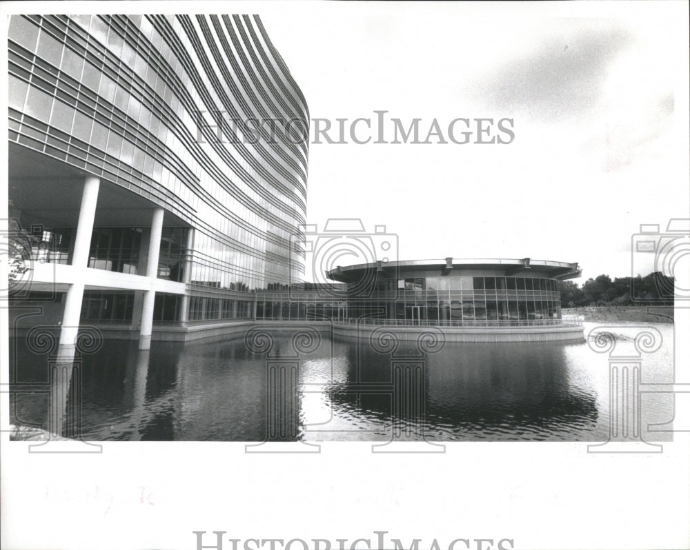 1992 Press Photo Building Morton Arboretum Employe