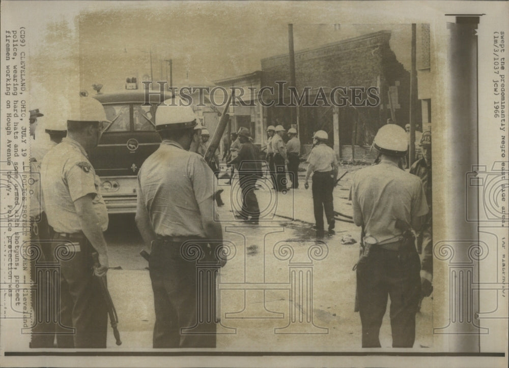 1966 Press Photo Police Protect Firemen Hough Avenue