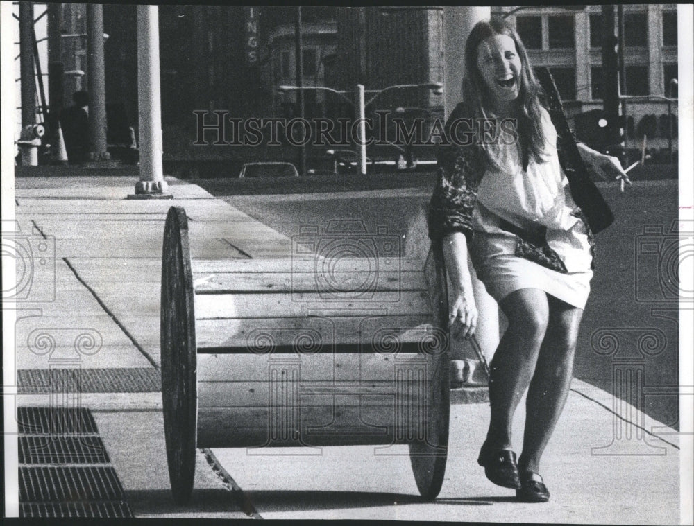 1972 Press Photo Nancy Lischer huge spool use table