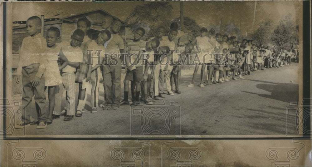 1970 Press Photo Bus Thomas School Day