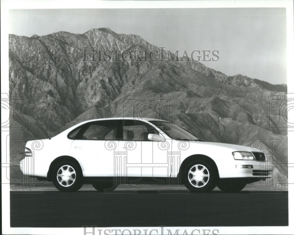 1995 Press Photo Toyota Avalon Flagship Sedan United