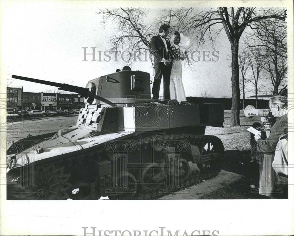 1988 Press Photo Vows atop M-3 Stuart army tank