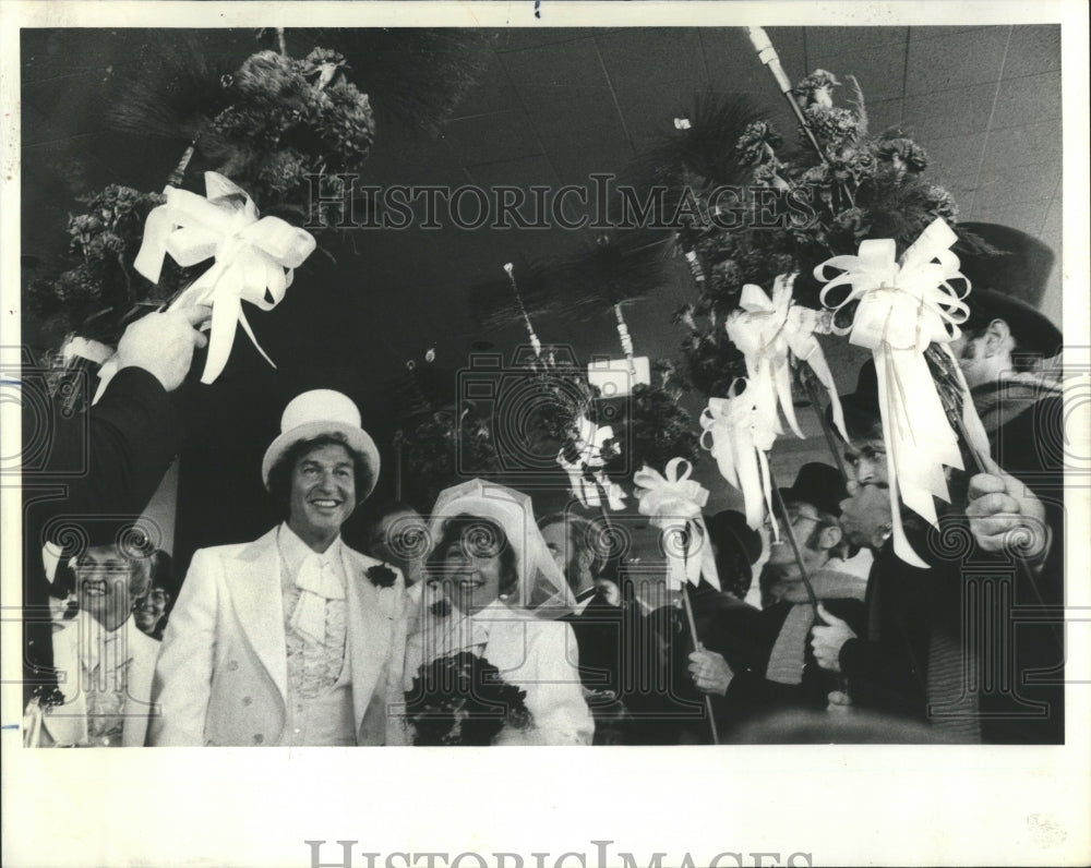 1978 Press Photo Marriage Sweeps Cleaning